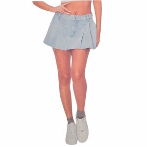 NWT Angel Kiss Light Wash Pleated Raw Hem Skort - Size 3/26